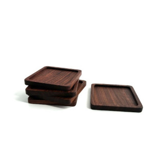 Podstawki z korka chronią stół przed śladami przypaleń