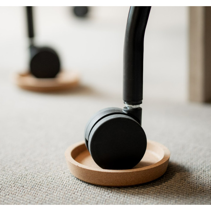 Podstawki z korka chronią stół przed śladami przypaleń