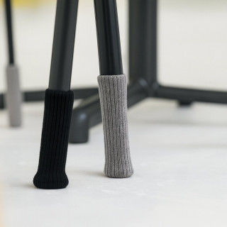 Dziane skarpetki na krzesło