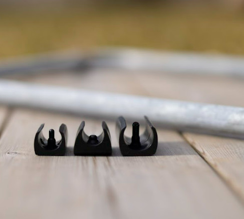 Nakładki na nogi krzeseł, zewnętrzne nakładki na meble z plastikową zatyczką