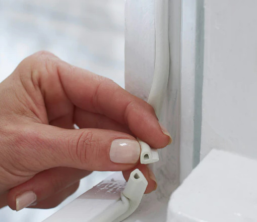 Piankowe ochraniacze krawędzi do mebli