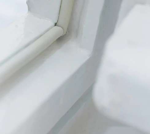 Piankowe ochraniacze krawędzi do mebli